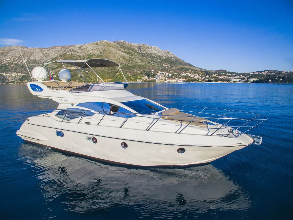 Azimut Yachts 43 Fly 2010 boat specs