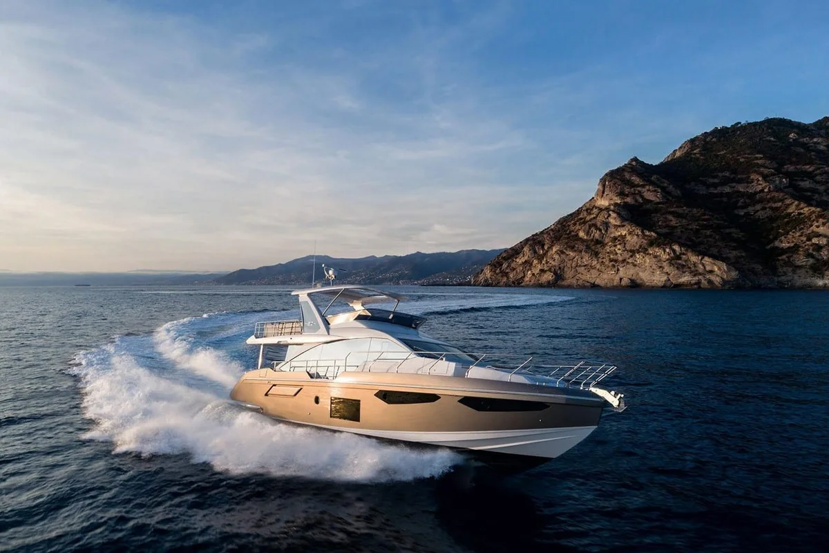 Azimut Yachts 60 Fly 2022 boat specs