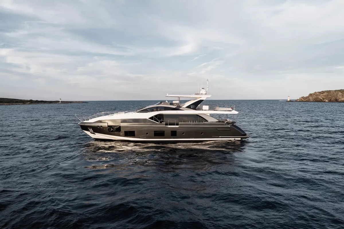 Azimut Yachts Grande 27M 2017 boat specs