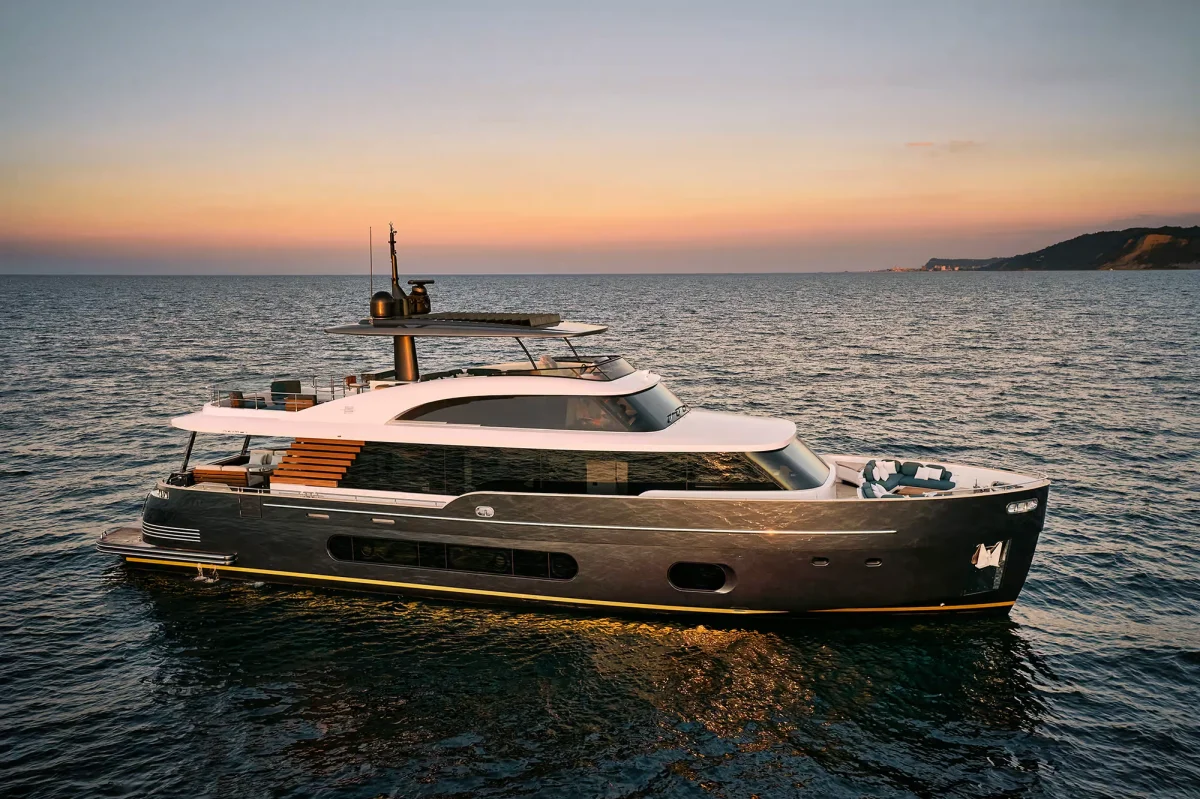 Azimut Yachts Magellano 25M 2017 boat specs