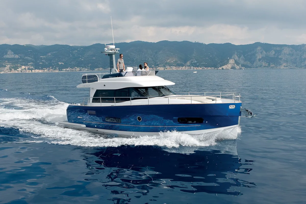 Azimut Yachts Magellano 43 2013 boat specs