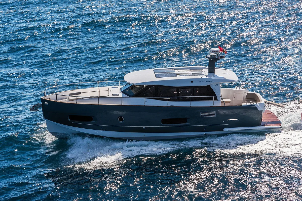 Azimut Yachts Magellano 43 HT 2013 boat specs