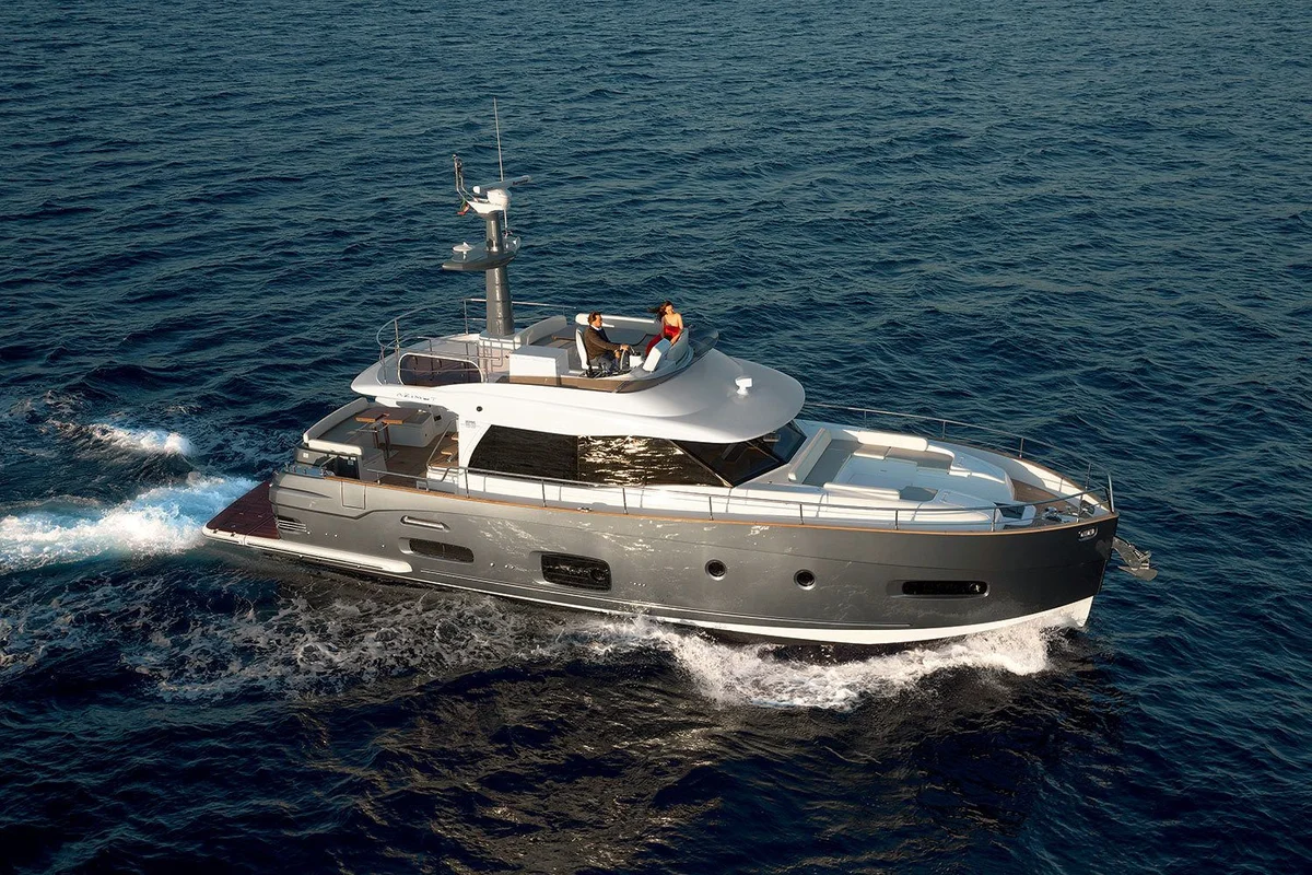 Azimut Yachts Magellano 53 2013 boat specs