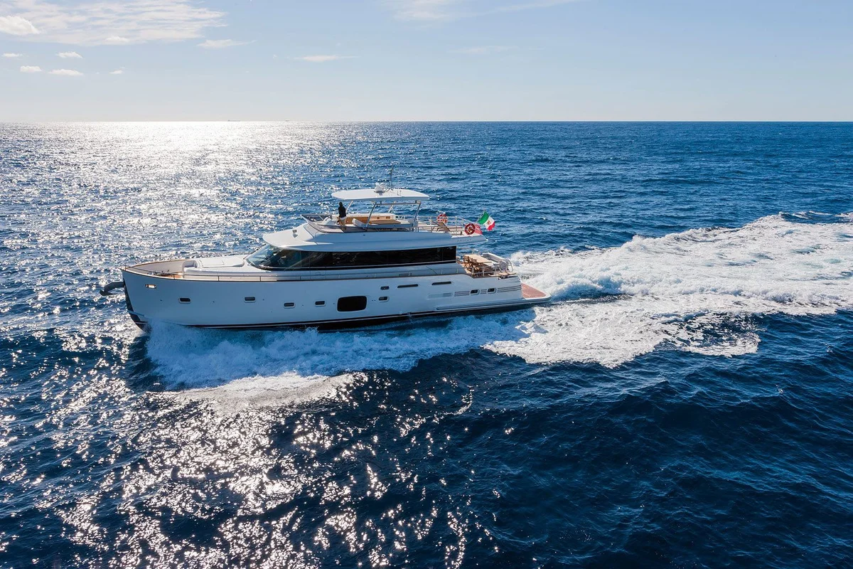 Azimut Yachts Magellano 76 2013 boat specs