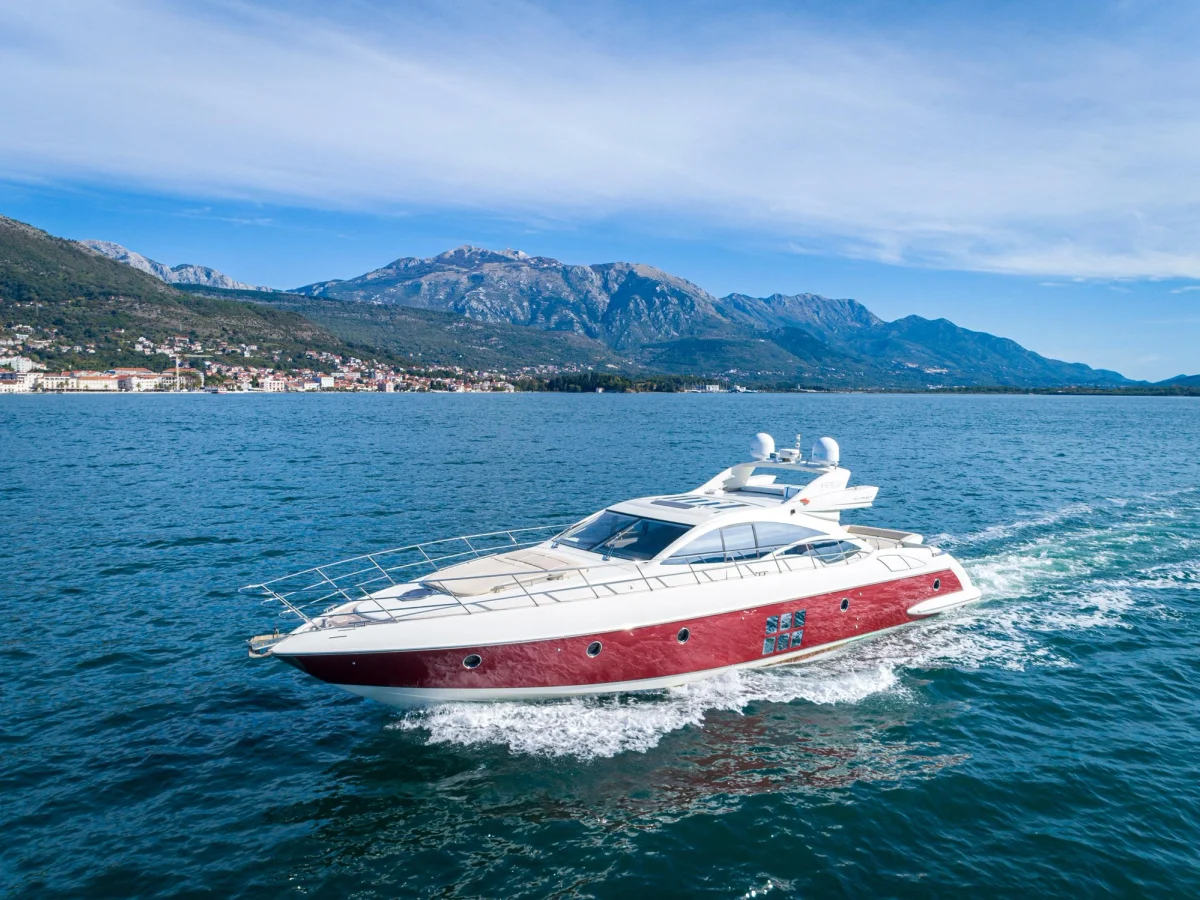 Azimut Yachts S68 2010 boat specs