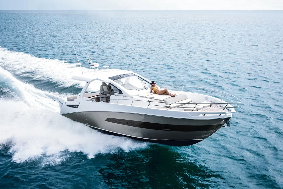 Azimut Yachts Verve 40 2016 boat specs