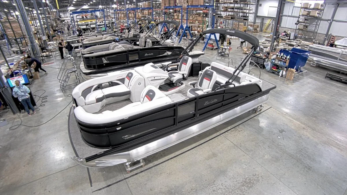 23UC CORSA Boat Specs