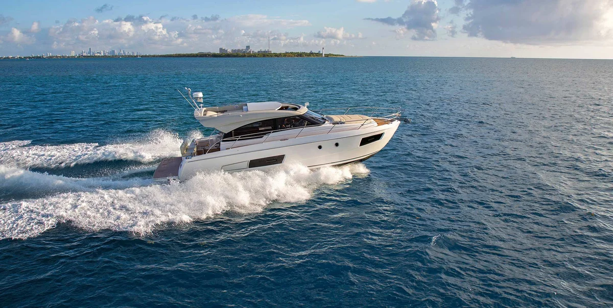 Bavaria Yachts Virtess 420 2017 boat specs