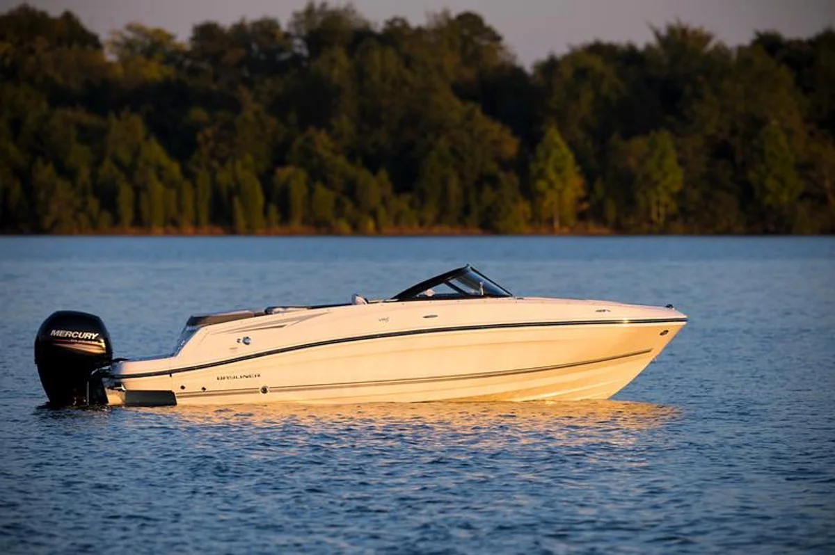 Bayliner VR 5 OB 2022 boat specs