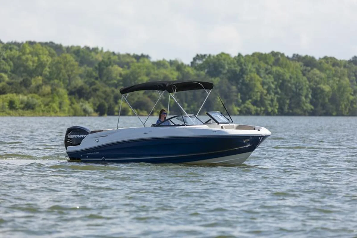 Bayliner VR 6 OB 2022 boat specs