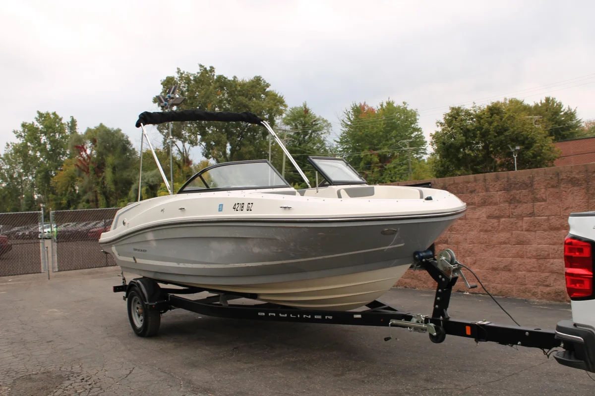 Bayliner VR5 Bowrider I/O 2018 boat specs