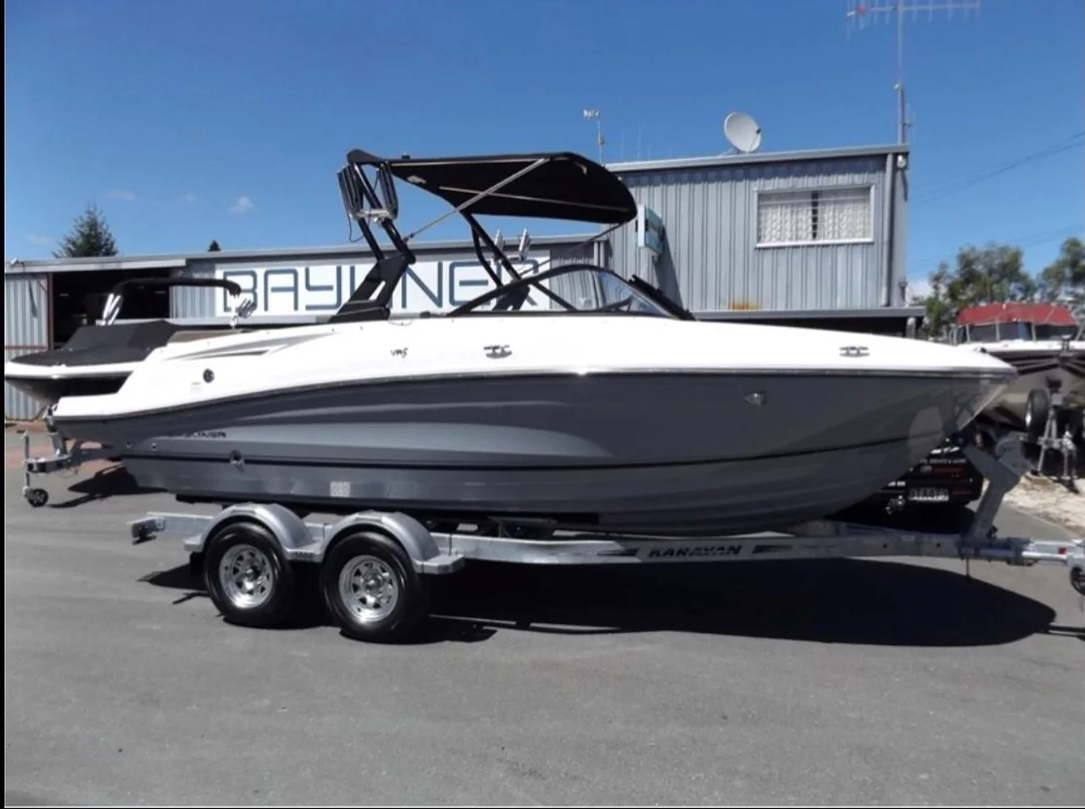 VR5 Bowrider I/O Boat Specs