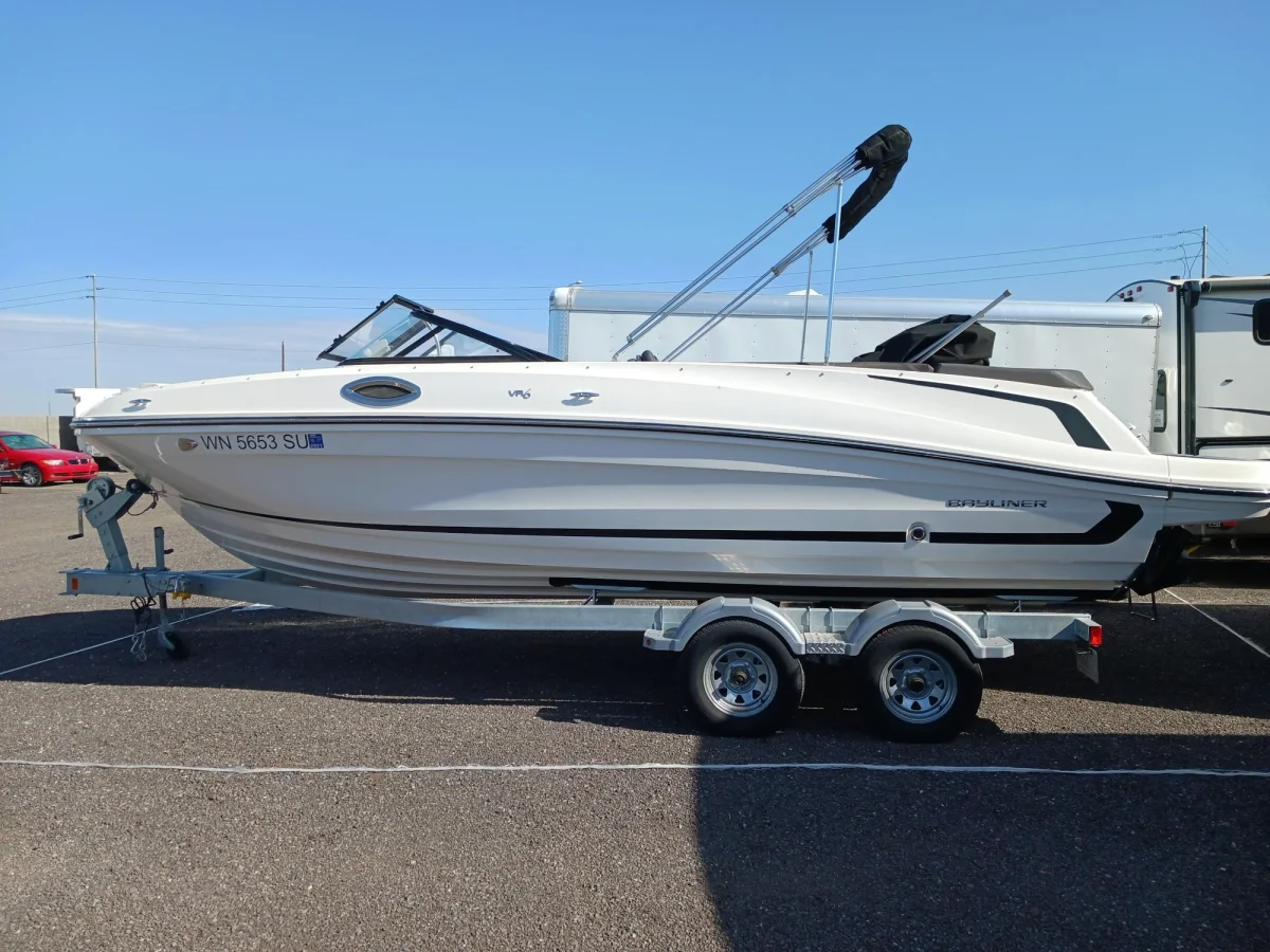 VR6 Bowrider I/O Boat Specs