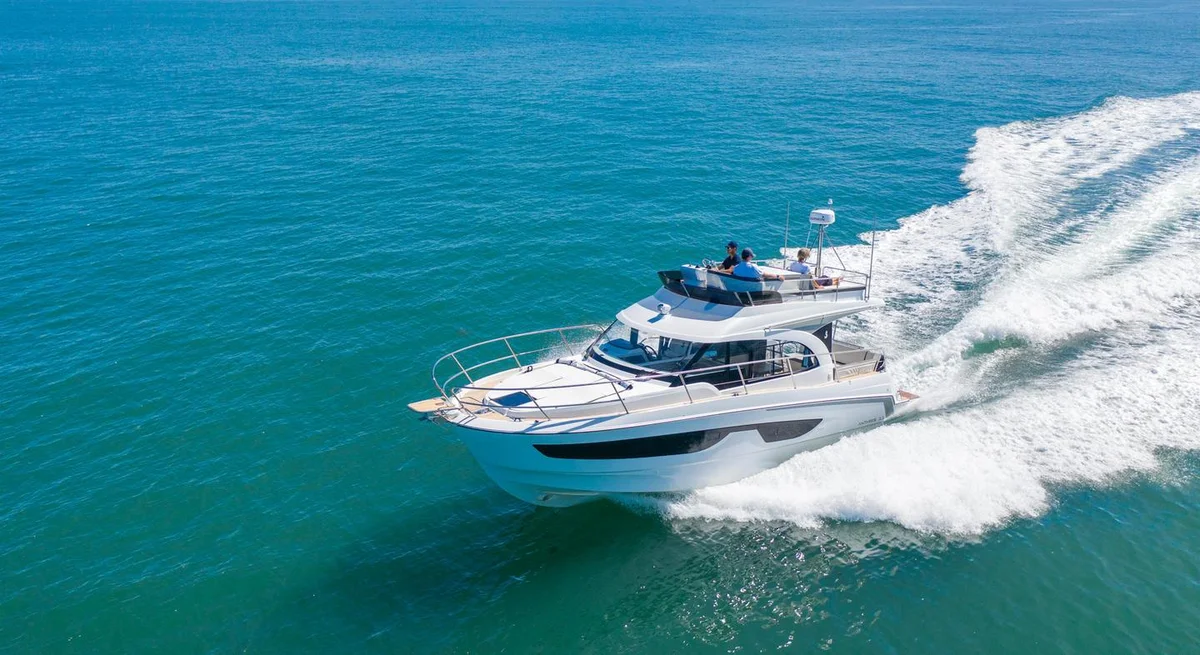 Beneteau Antares 11 Fly 2022 boat specs