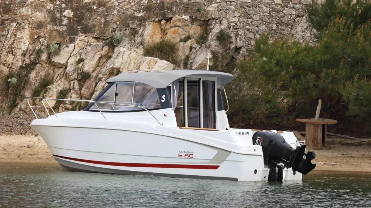 Beneteau Antares 6.80 2012 boat specs