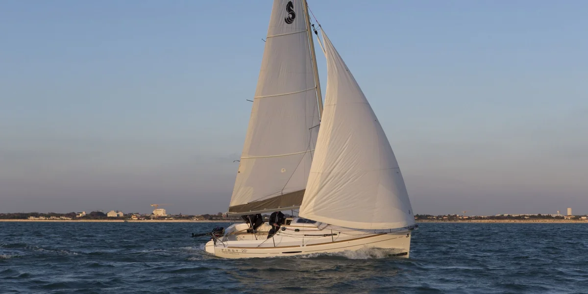 Beneteau First 20 2013 boat specs