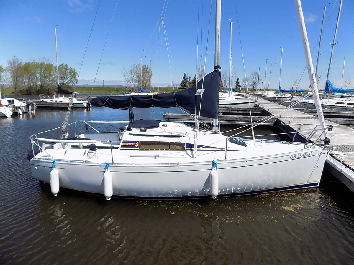 Beneteau First 235 Fin keel 1986 boat specs