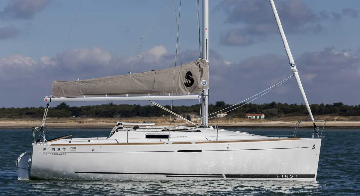 Beneteau First 25 2013 boat specs