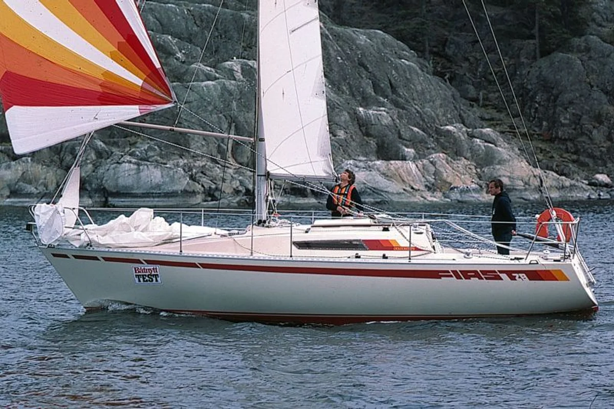 Beneteau First 28 1980 boat specs