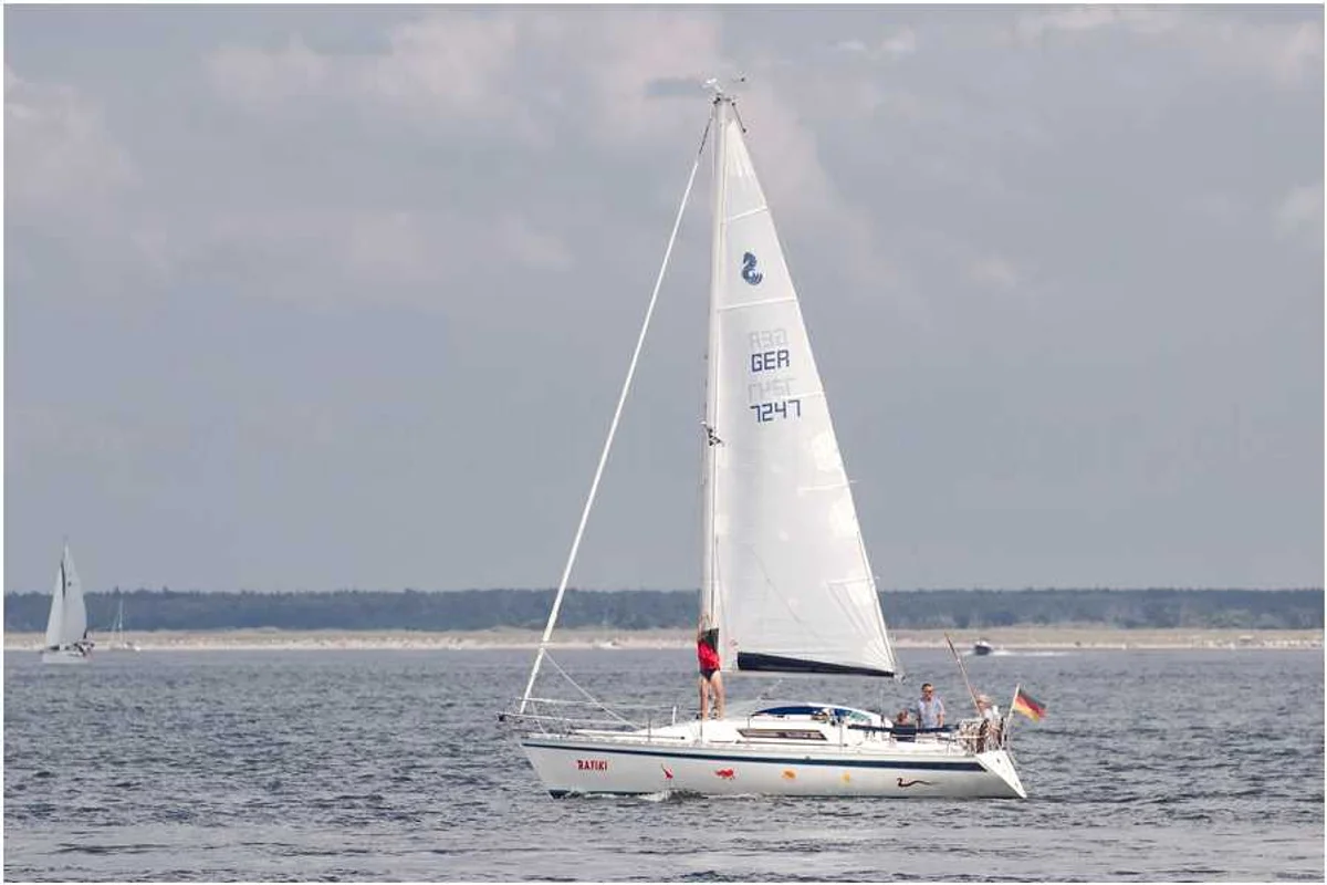 Beneteau First 30E 1981 boat specs