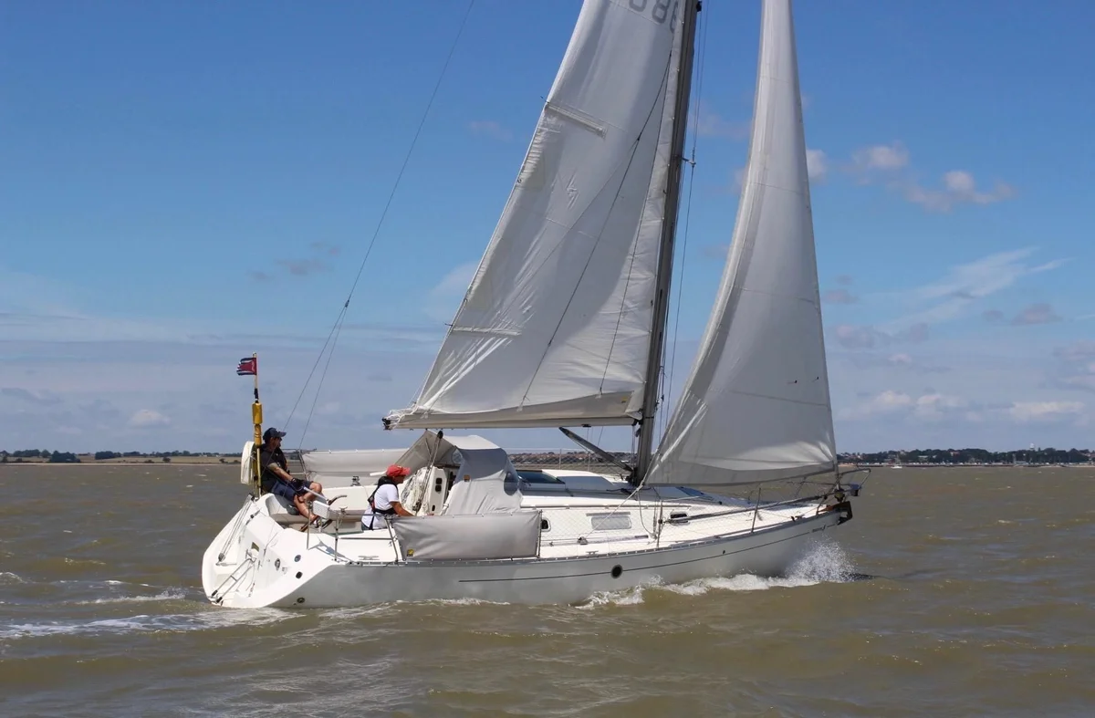 Beneteau First 310 1990 boat specs