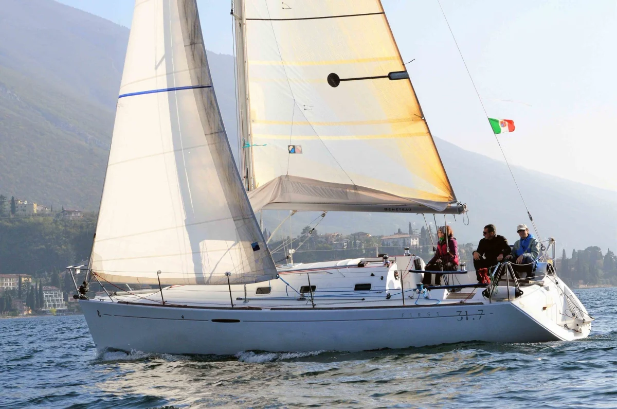 Beneteau First 31.7 1997 boat specs
