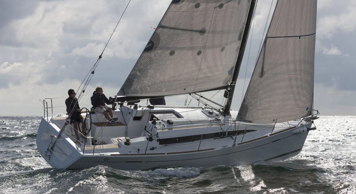 Beneteau First 35 2016 boat specs