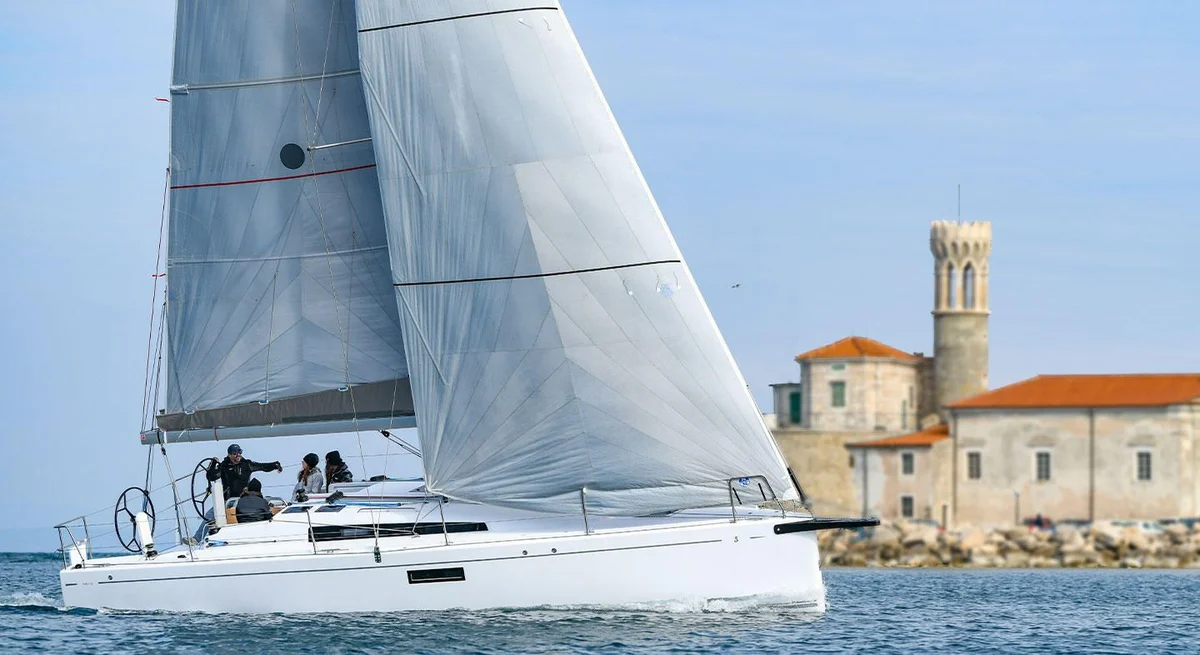 Beneteau First 36 2022 boat specs