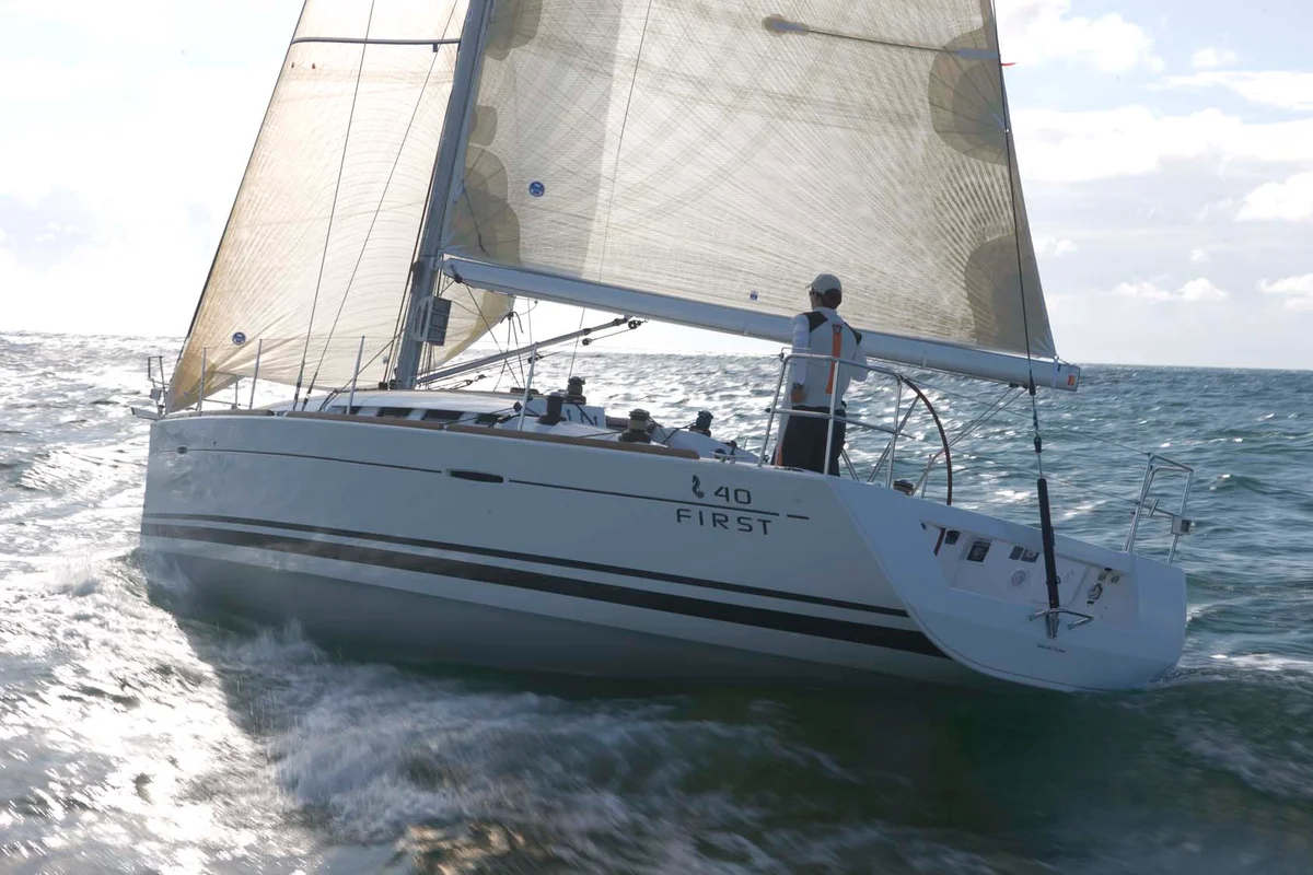 Beneteau First 40 2008 boat specs