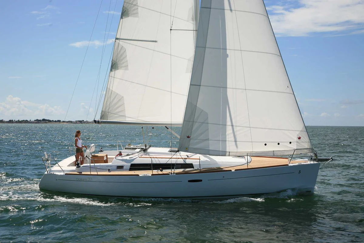 Beneteau Oceanis 37 2014 boat specs