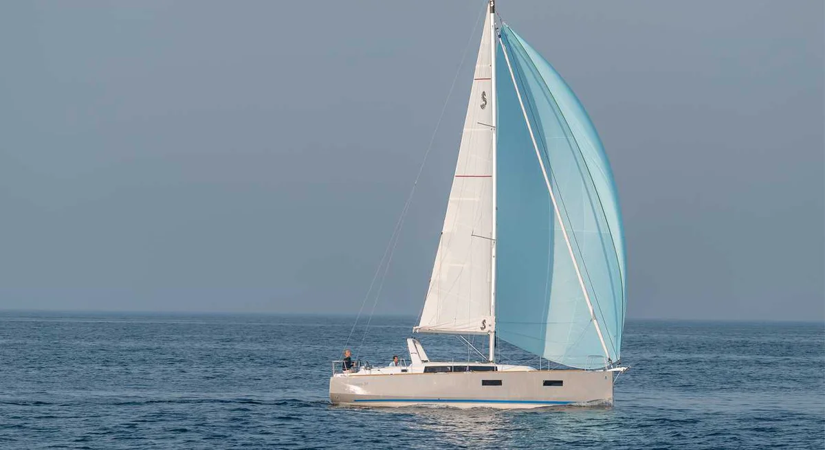 Beneteau Oceanis 38 2013 boat specs