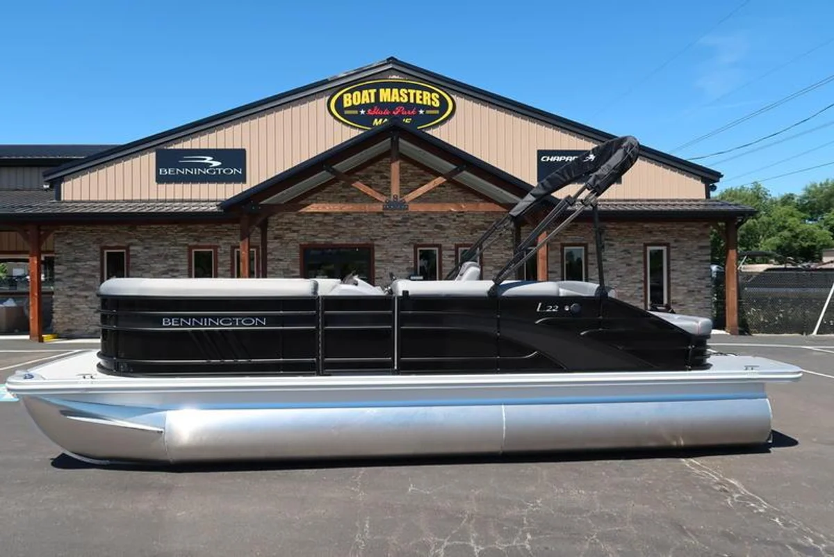 Bennington 22 LSB 2022 boat specs
