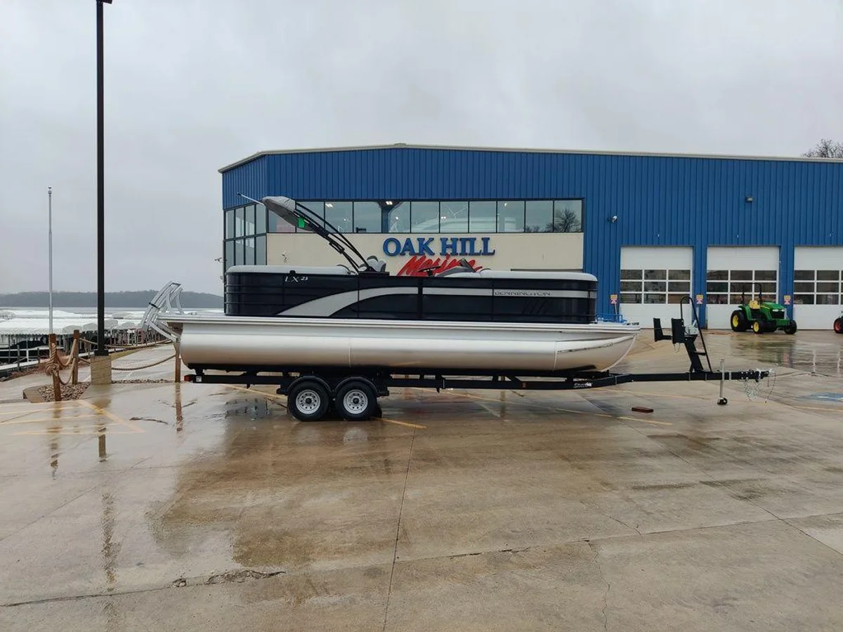 Bennington 23 LXSR 2021 boat specs