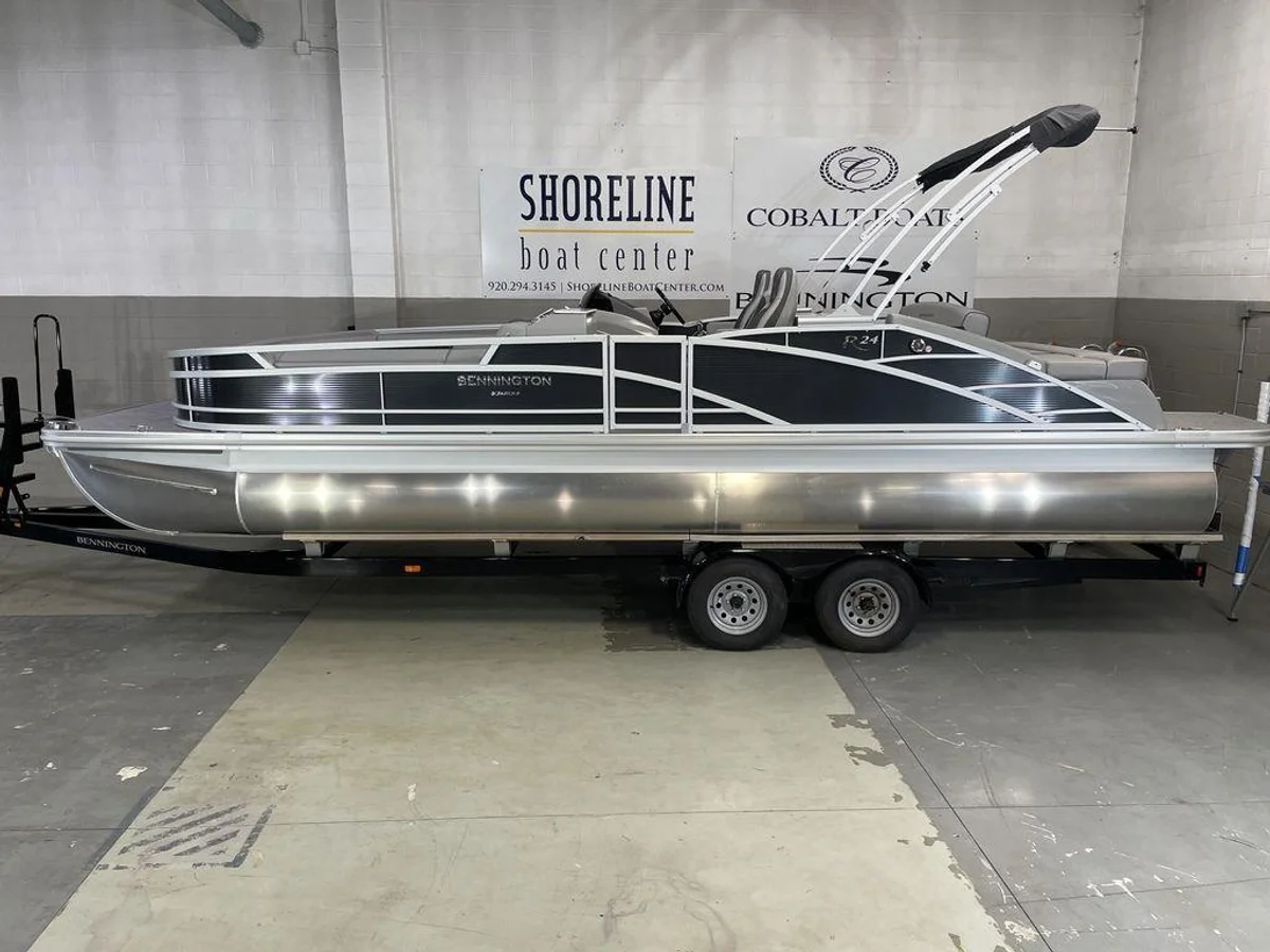Bennington 24 RTSB 2022 boat specs