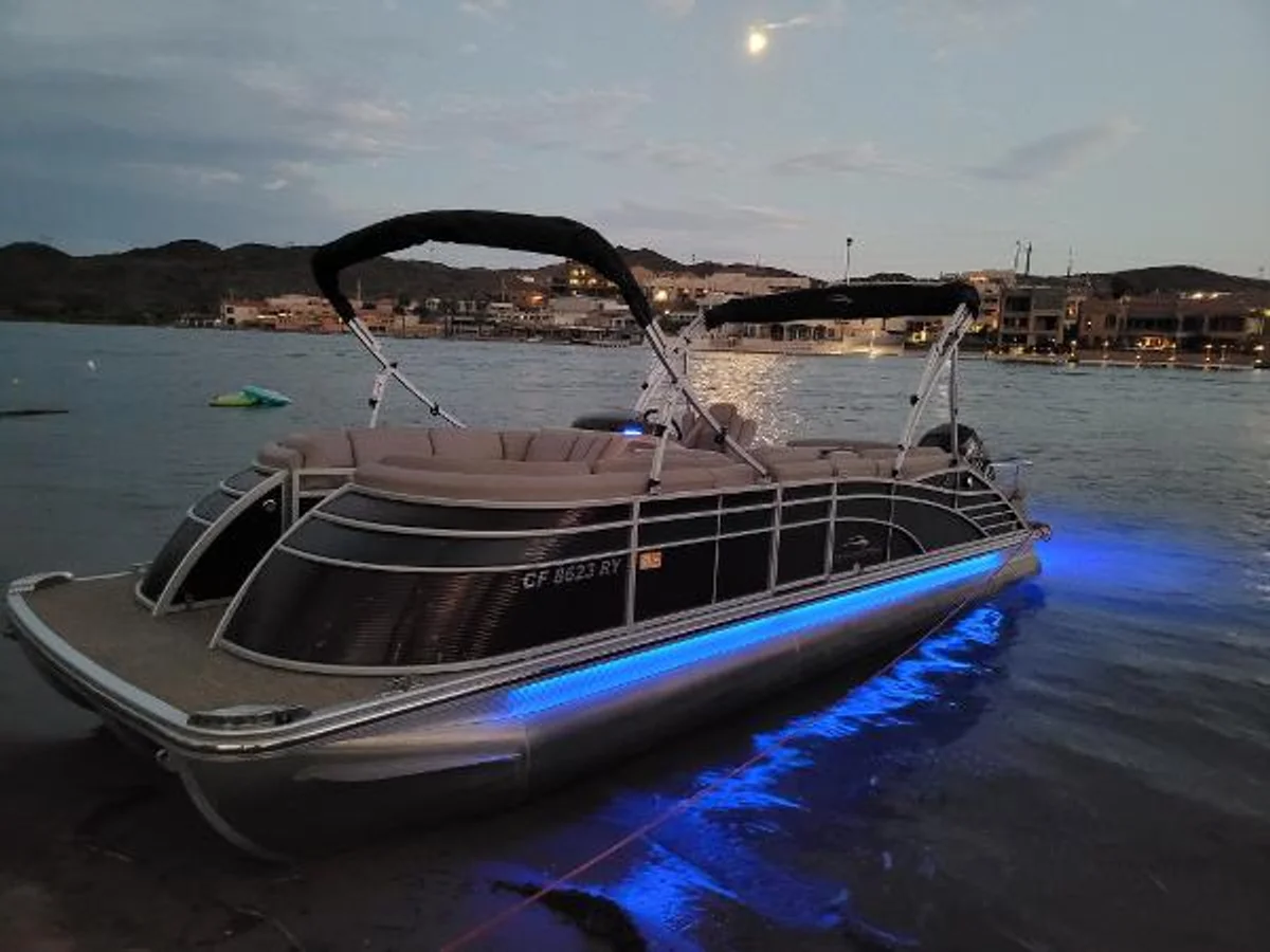 Bennington 2550 RSFB 2017 boat specs