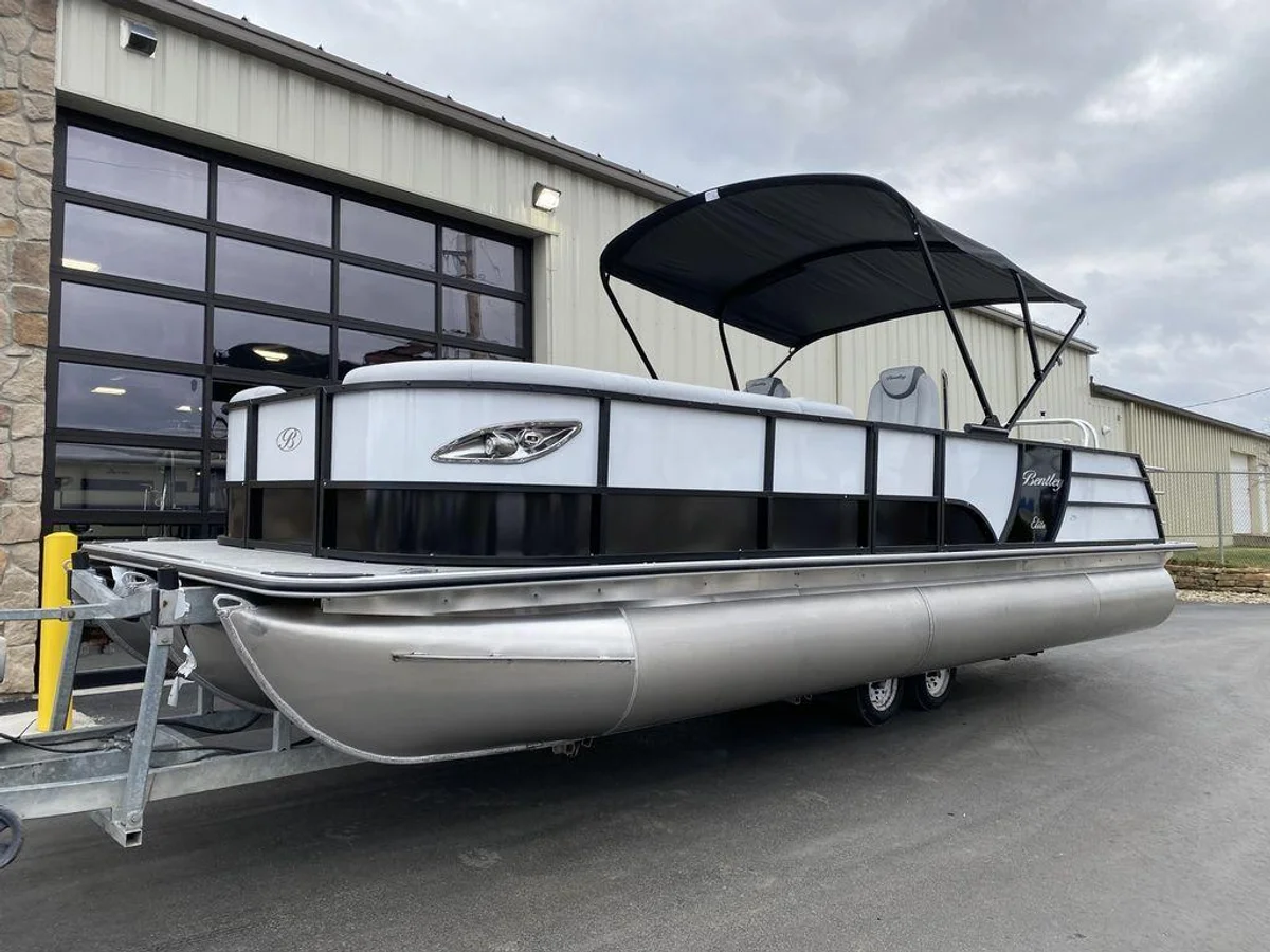 Bentley Pontoons Elite 250 Swingback Dual Captain 2022 boat specs