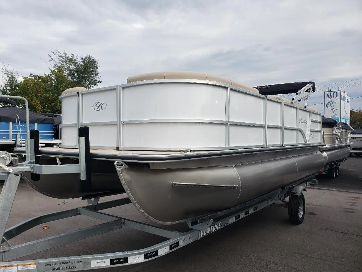 Bentley Pontoons LE 200 CR 2022 boat specs
