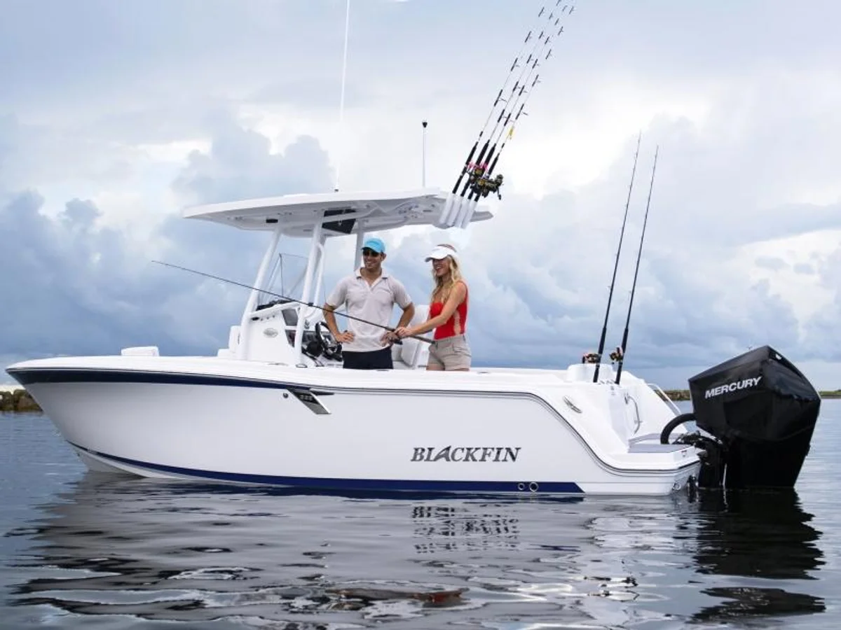 Blackfin 222 CC 2021 boat specs