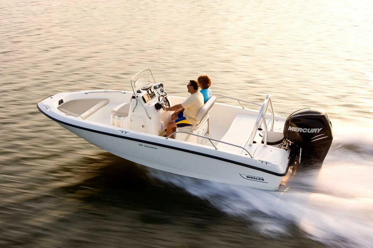 Boston Whaler 180 Dauntless 2021 boat specs