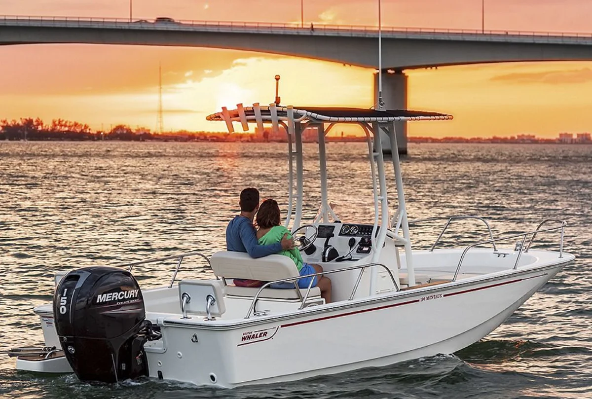 Boston Whaler 190 Montauk 2022 boat specs