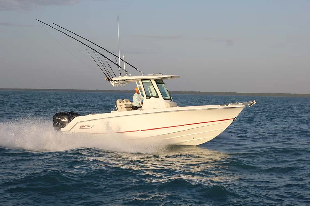 Boston Whaler 250 Outrage 2022 boat specs