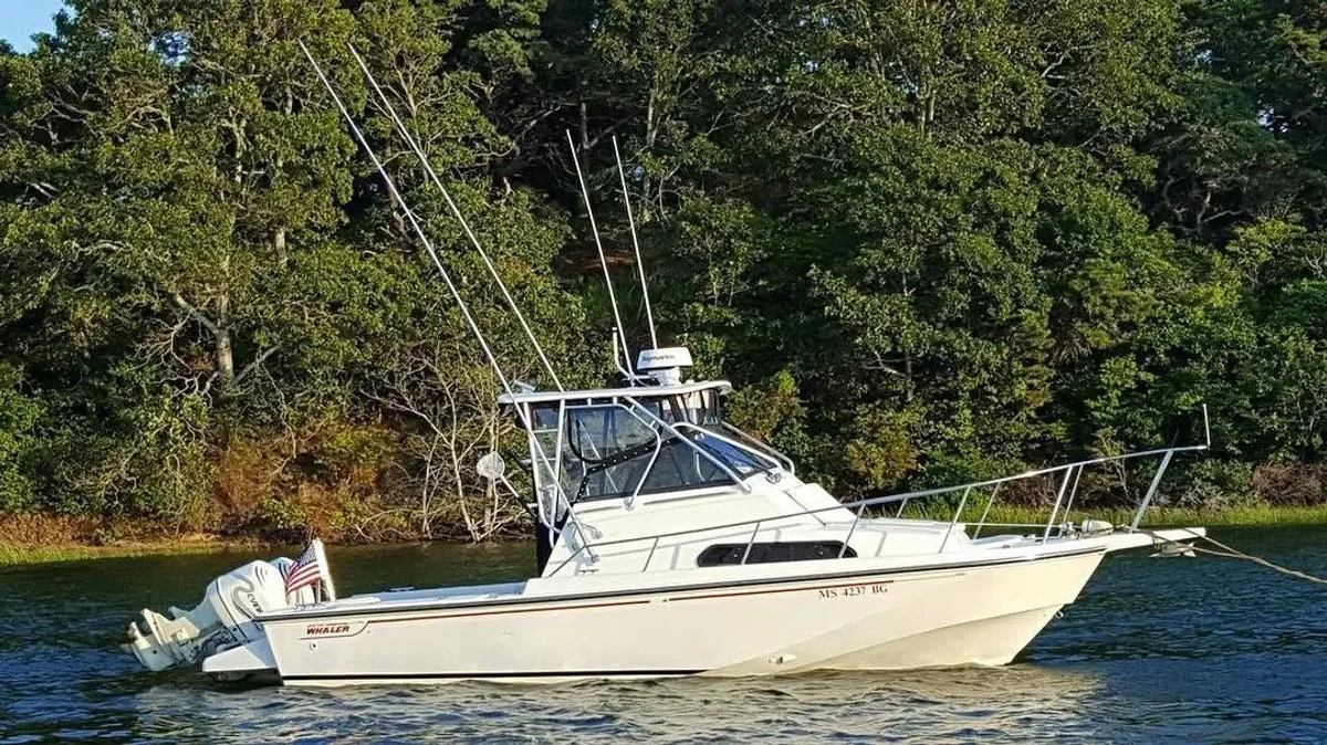 Boston Whaler 27 Walkaround 1992 boat specs