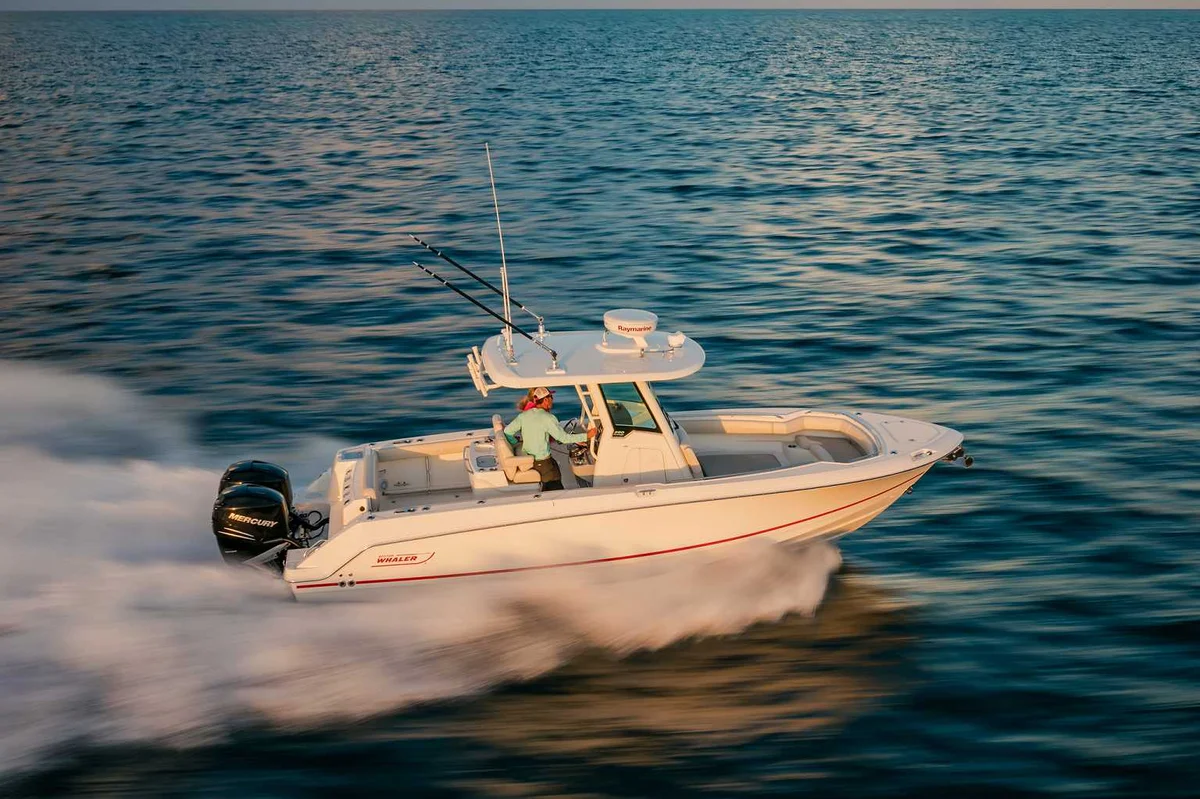 Boston Whaler 280 Outrage 2021 boat specs
