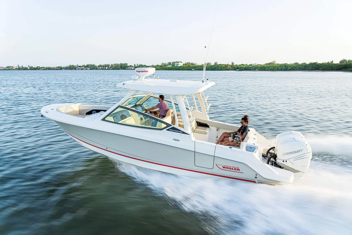 Boston Whaler 280 Vantage 2022 boat specs
