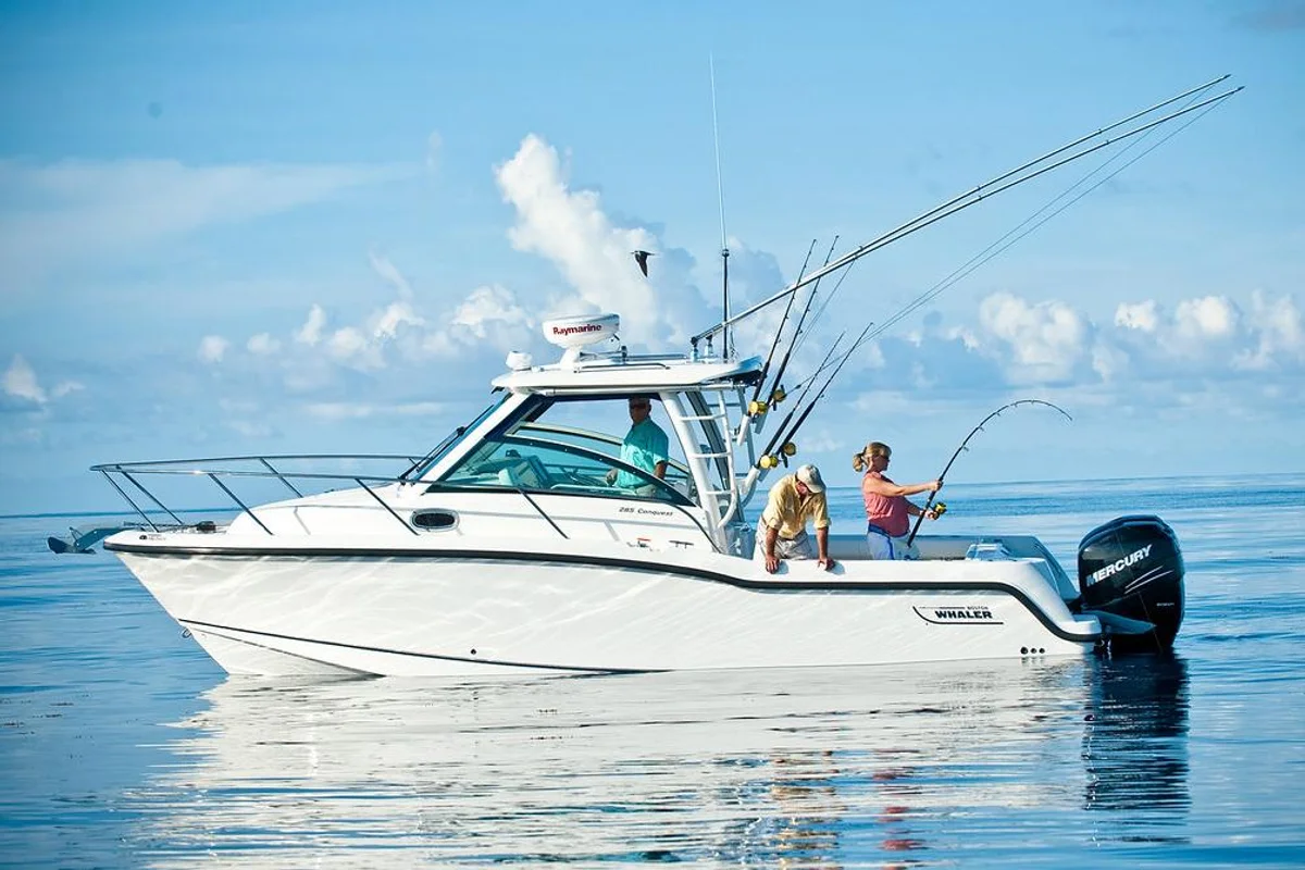 Boston Whaler 285 Conquest 2022 boat specs
