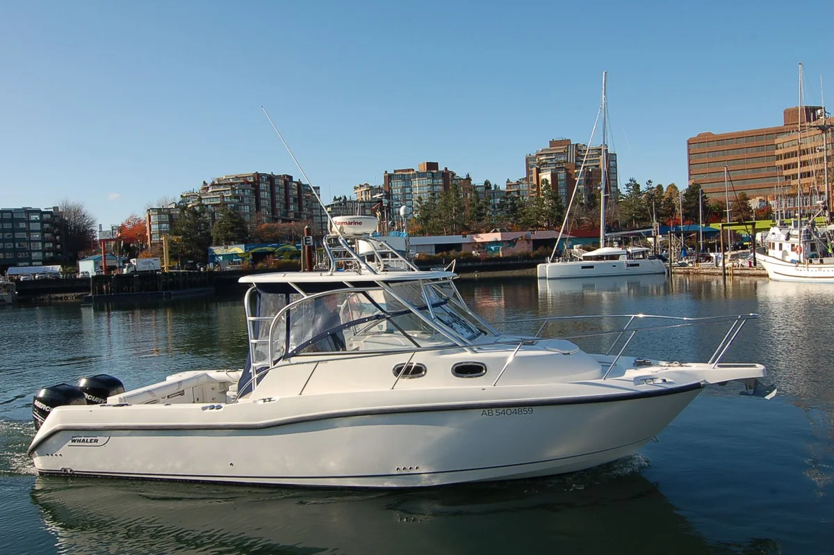 Boston Whaler 305 Conquest 2006 boat specs