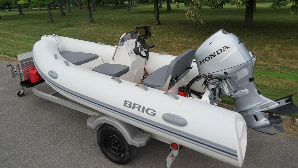 Falcon 380 Boat Specs