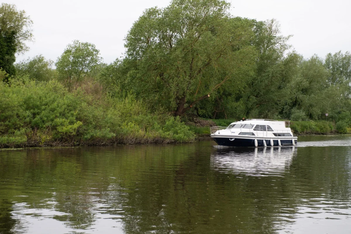 Broom Boats Clean Sweep 2020 boat specs