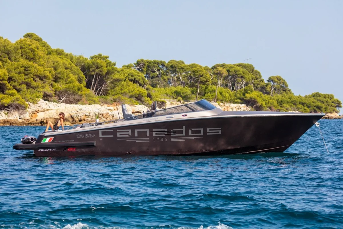 Canados Gladiator 431 Speedster 2022 boat specs
