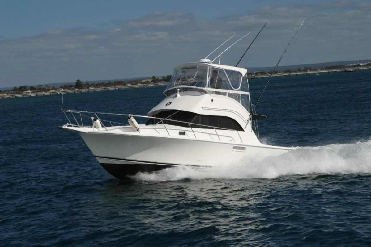 Caribbean Boats C32 Flybridge Cruiser 2023 boat specs